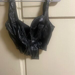 PrettyLittleThing Black Crop Top